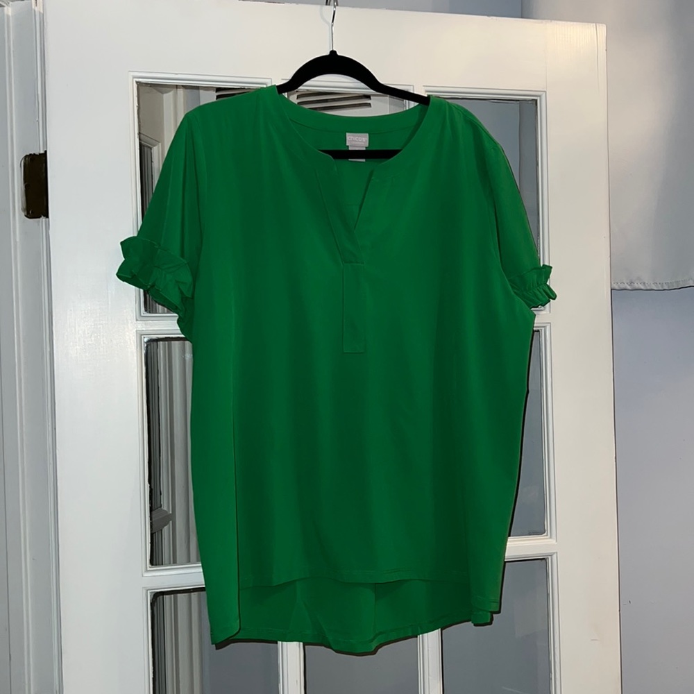 Chico’s green shirt sleeve blouse